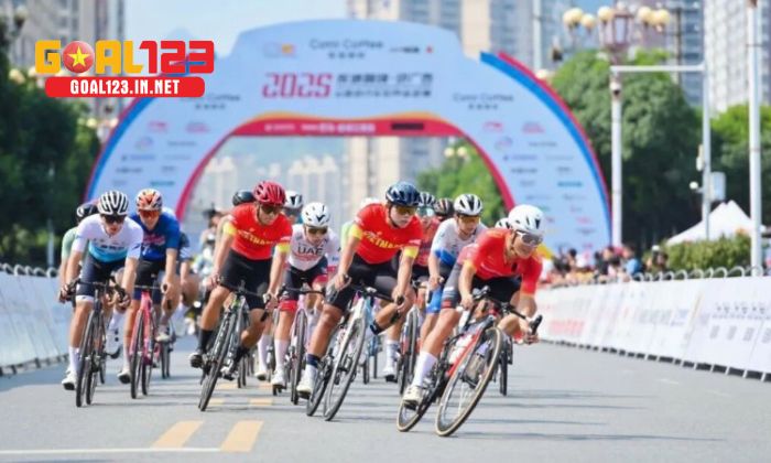 Đua xe đạp đòi hỏi sức bền và tinh thần đồng đội